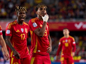 Lamine Yamal celebra su golazo ante Países Bajos