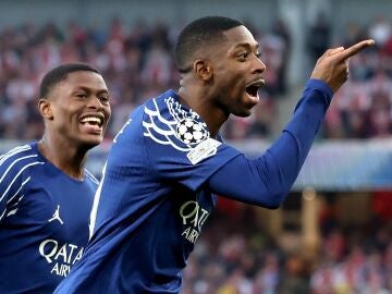 Dembélé celebra su gol ante el Arsenal